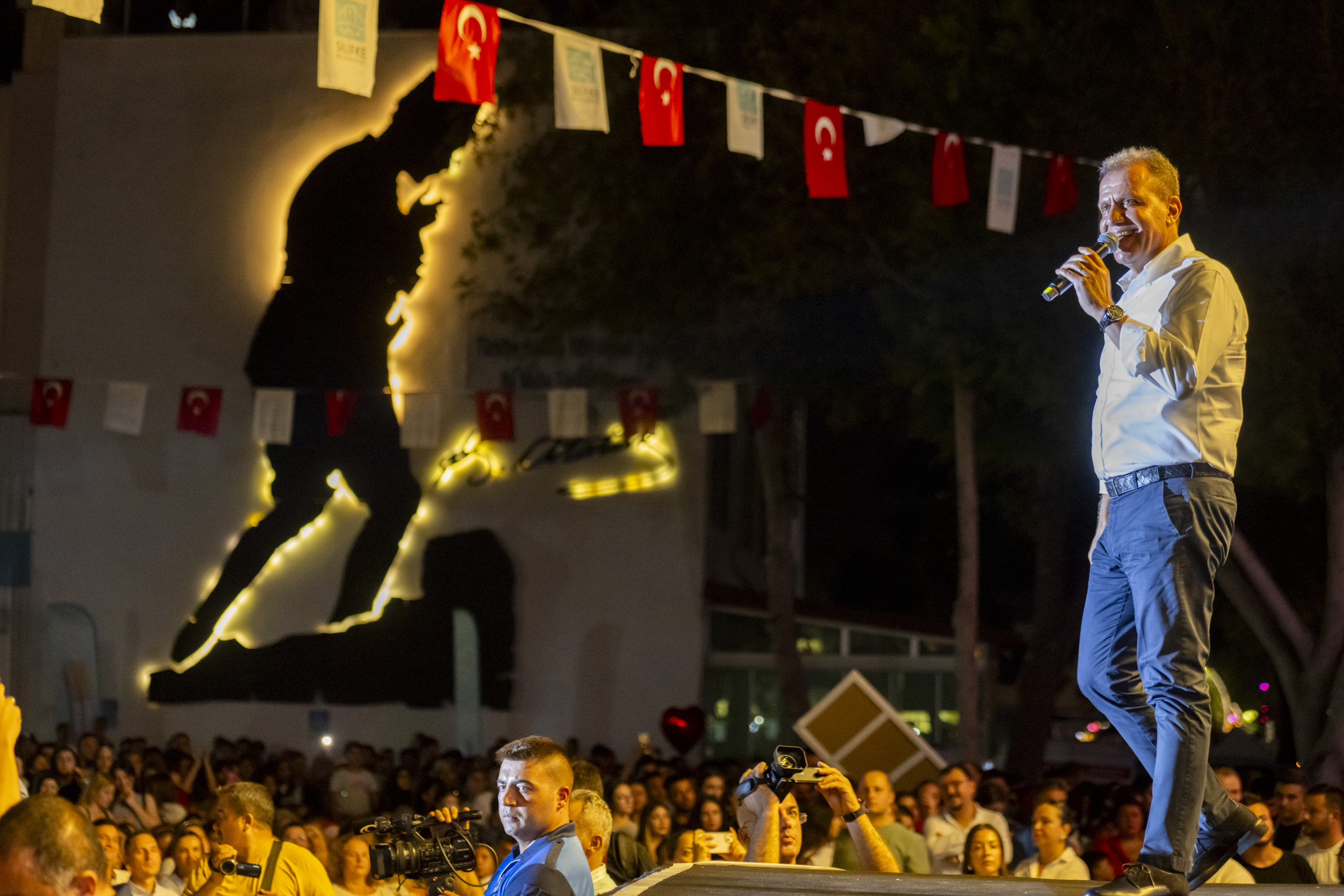 BAŞKAN SEÇER, ’51. ULUSLARARASI SİLİFKE MÜZİK VE FOLKLOR FESTİVALİ’NİN AÇILIŞINA KATILDI