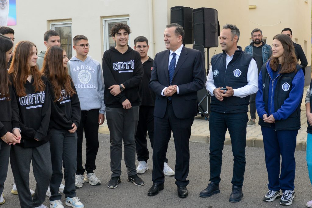 Lise öğrencilerinden Yenişehir Belediyesinin hayvan bakımevine mama bağışı (2)